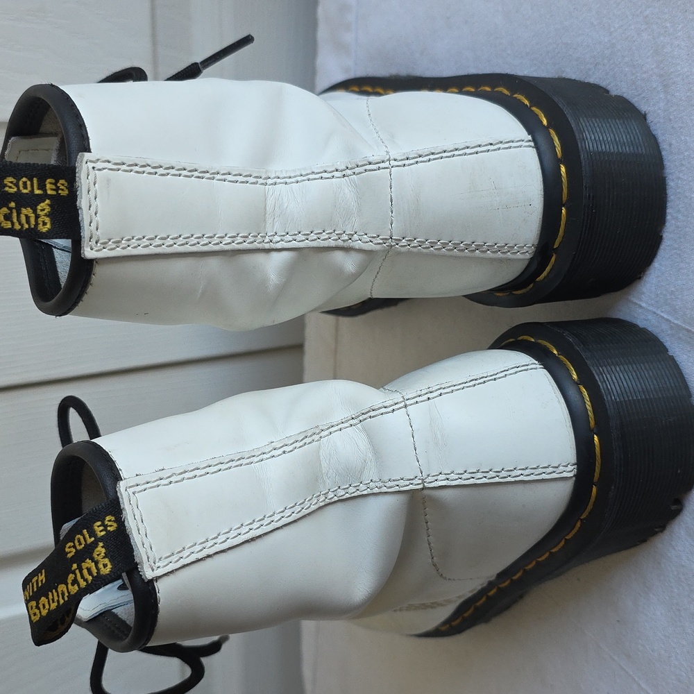 Dr. Martens White Boots with Black Soles Womens Size 7,  Mens Size 6 - Picture 6 of 17